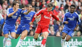 玩球直播-英超中游球队打法：英超中游球队的战术风格与比赛策略